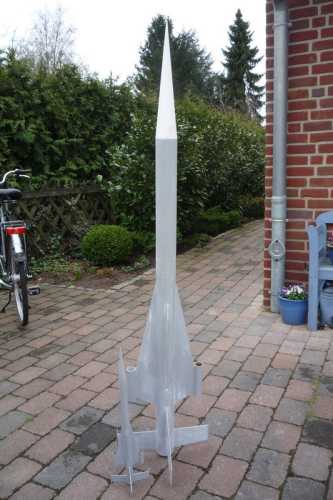 gross und klein stehend grau